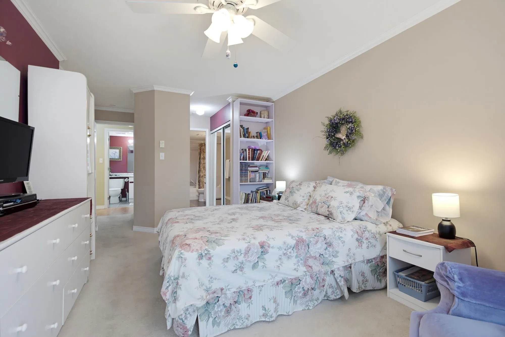 33280 E Bourquin Crescent #208