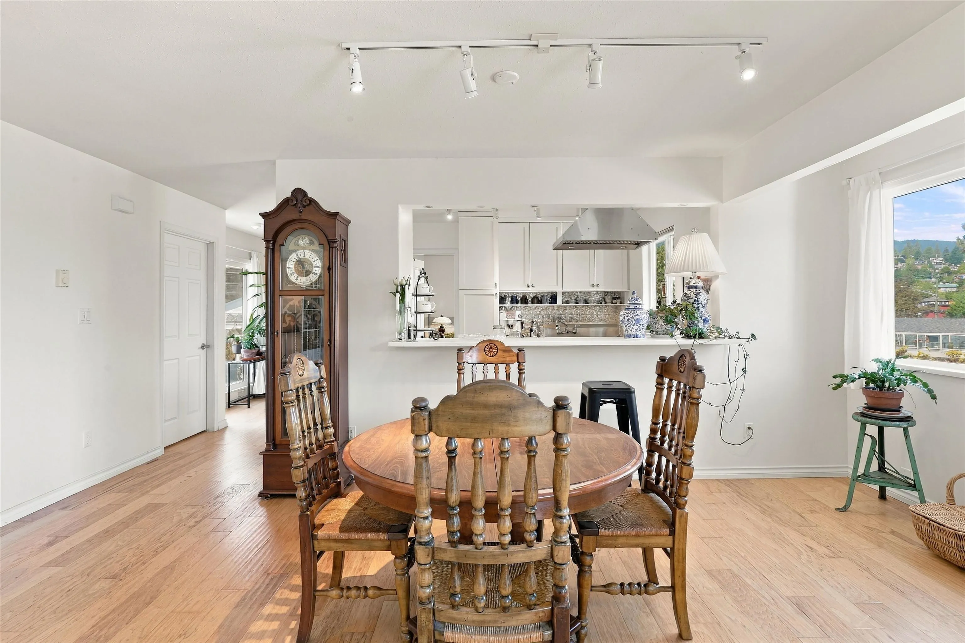 699 Dougall Road #15