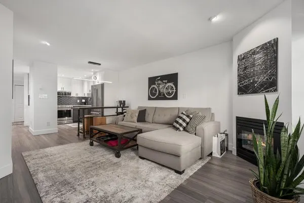 825 W 15th Avenue