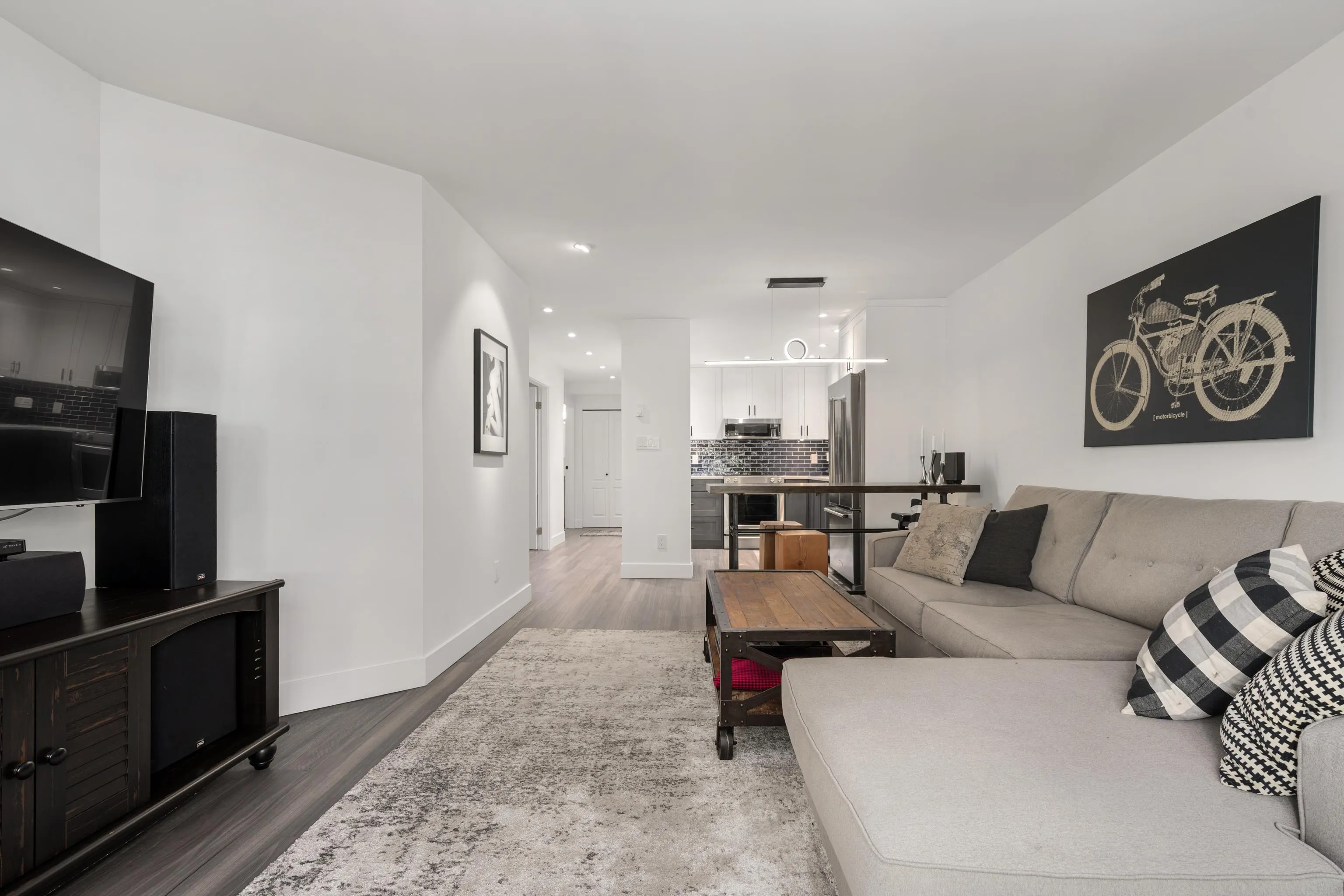 825 W 15th Avenue