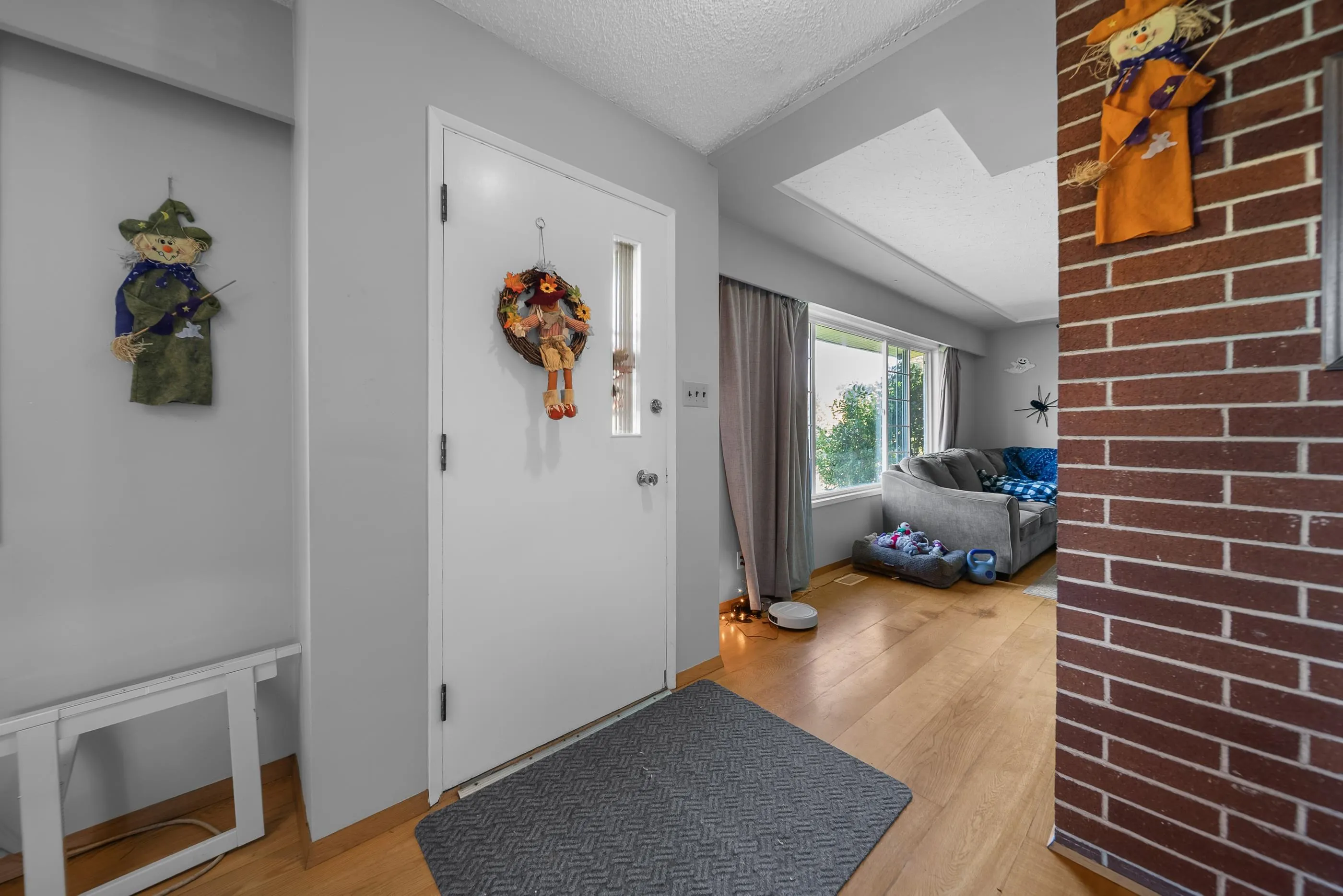 6077 Ross Road
