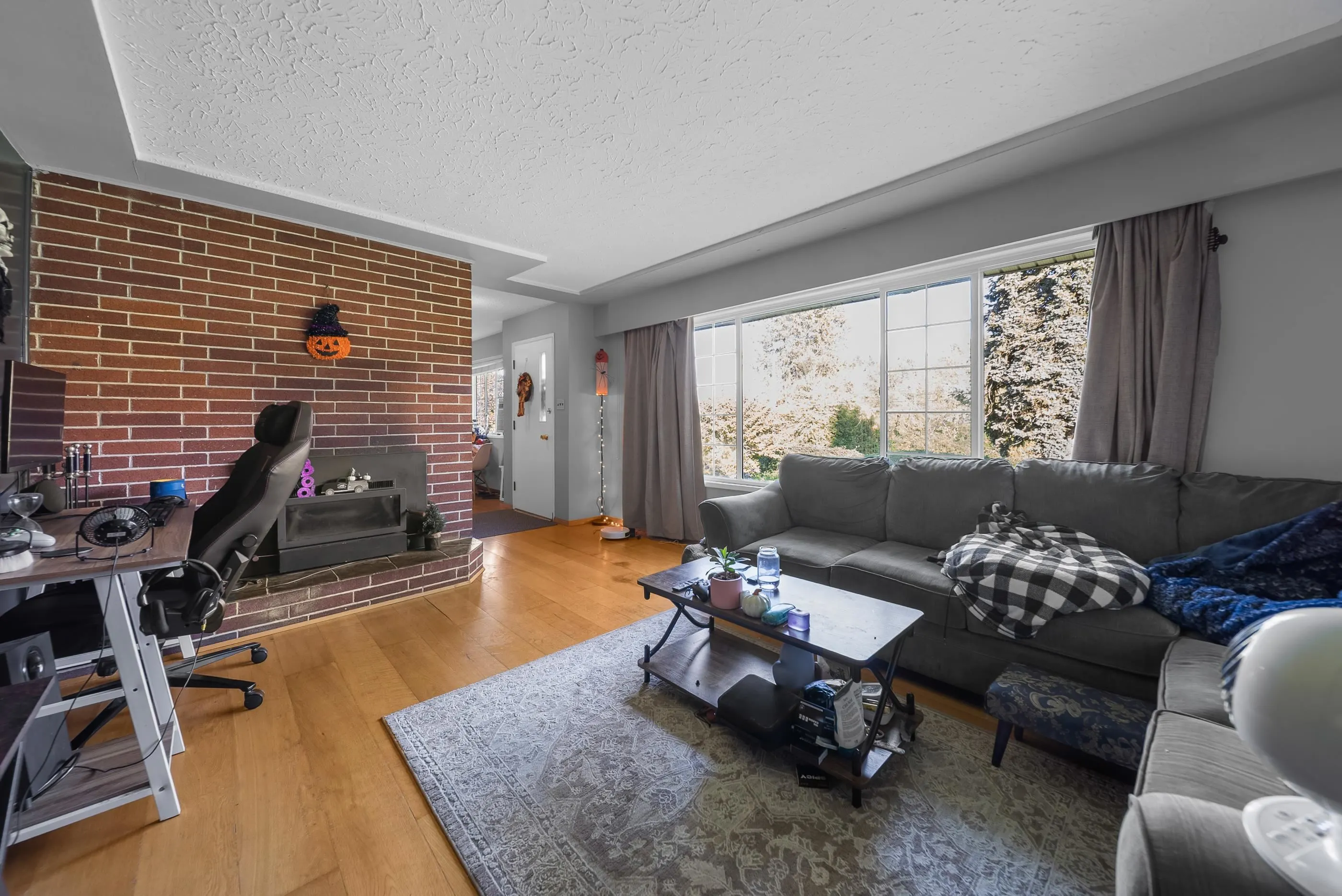 6077 Ross Road