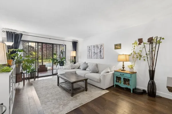 127 E 4th Street #201