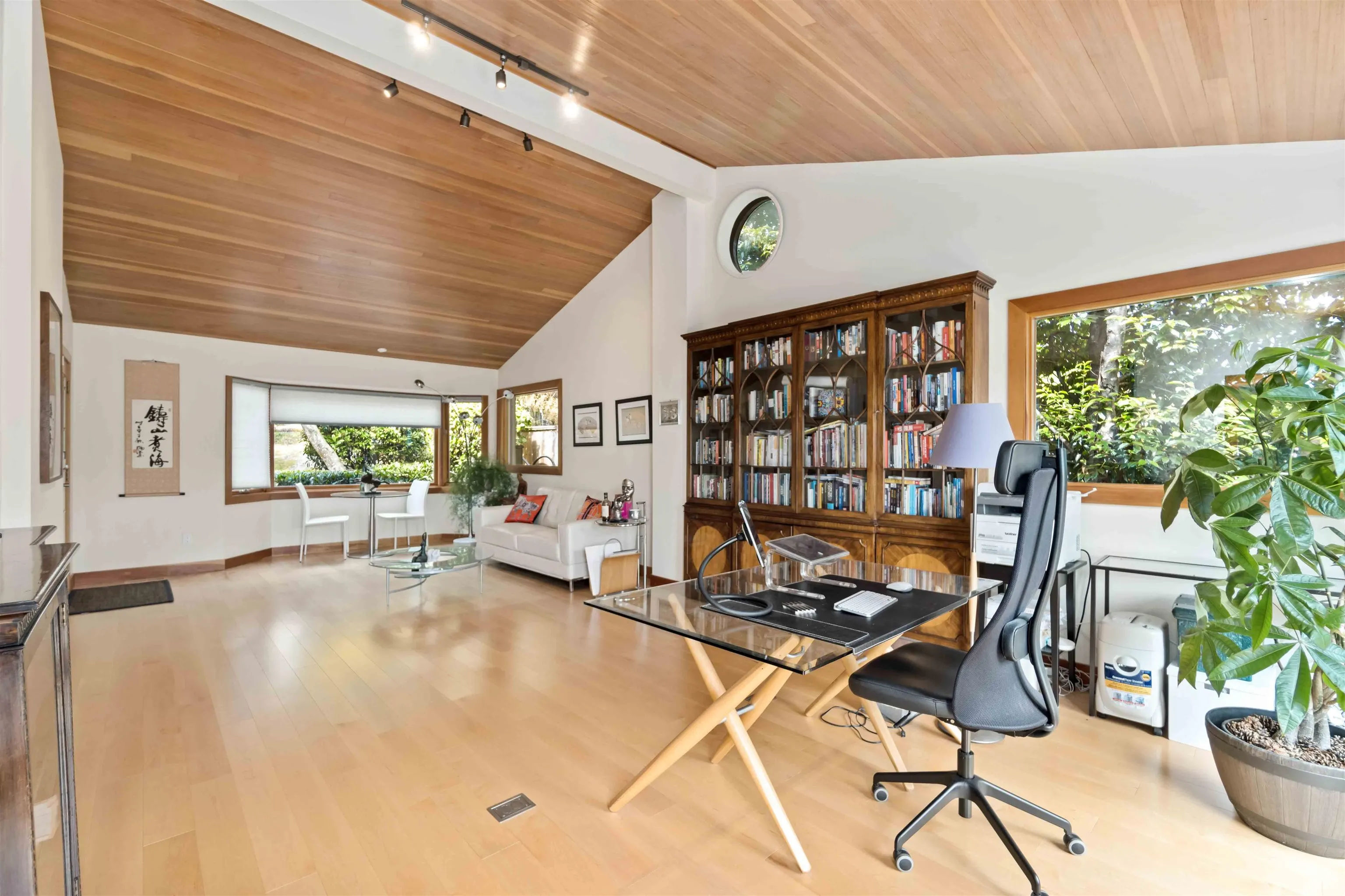 668 Beachview Drive