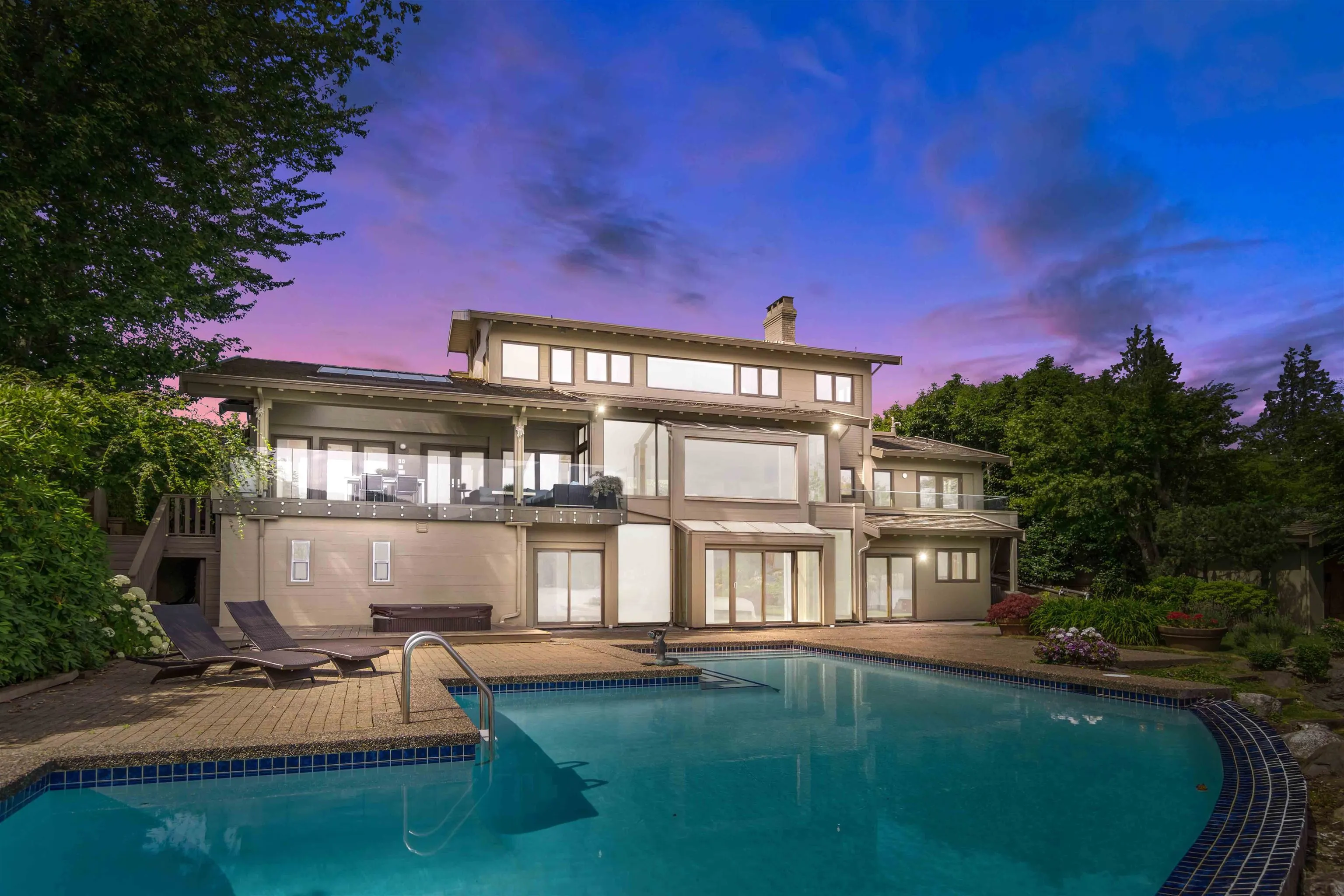 668 Beachview Drive