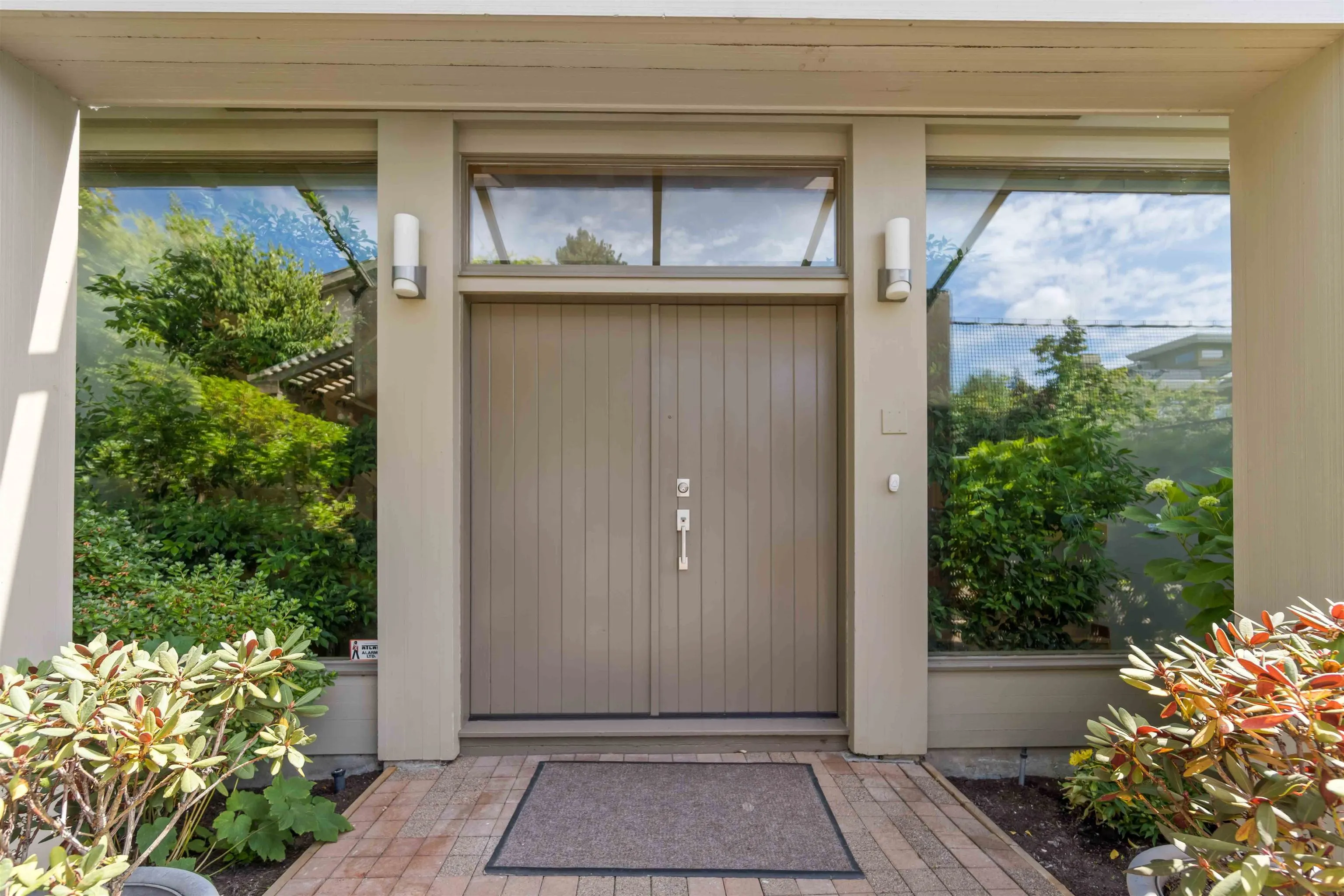 668 Beachview Drive