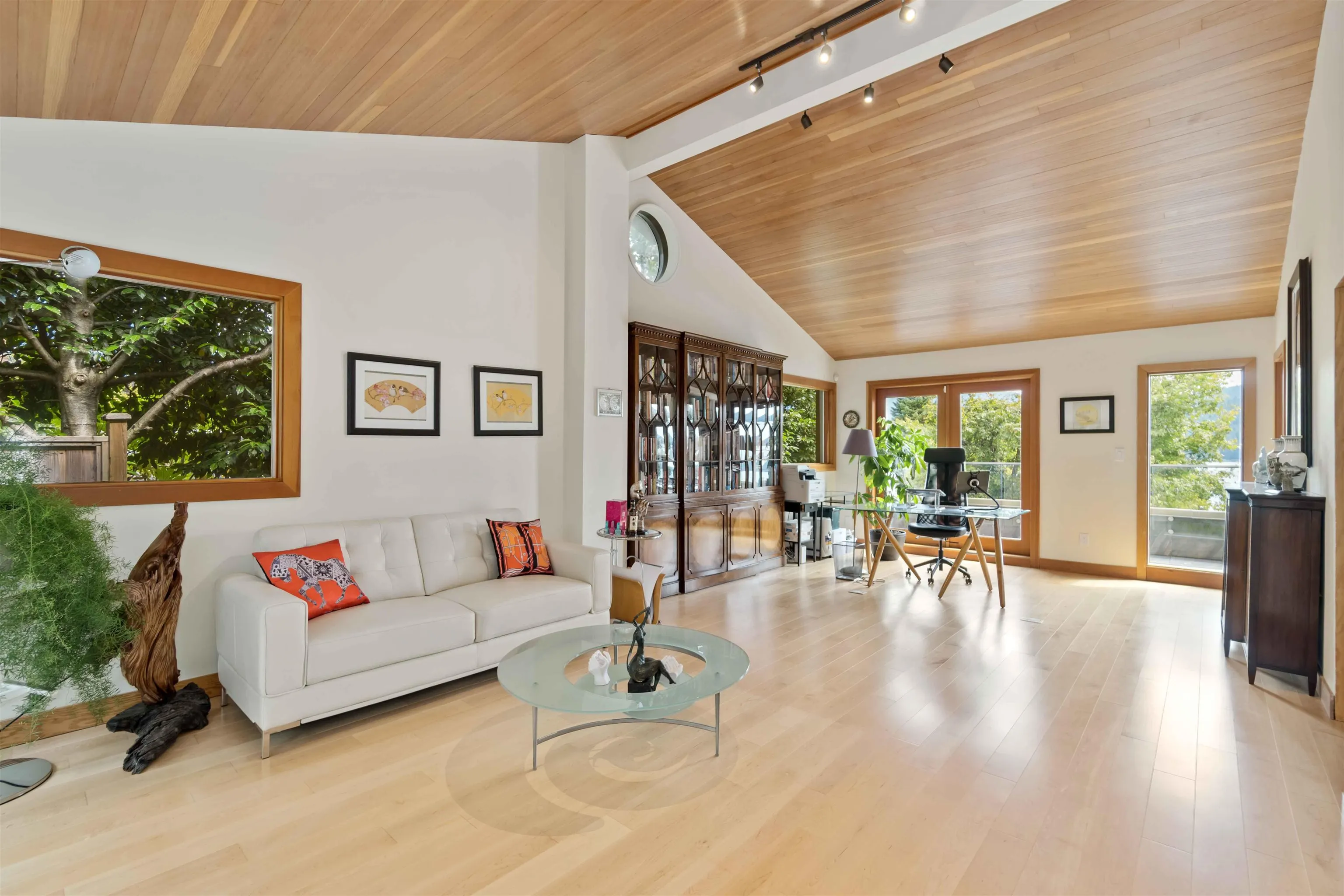 668 Beachview Drive
