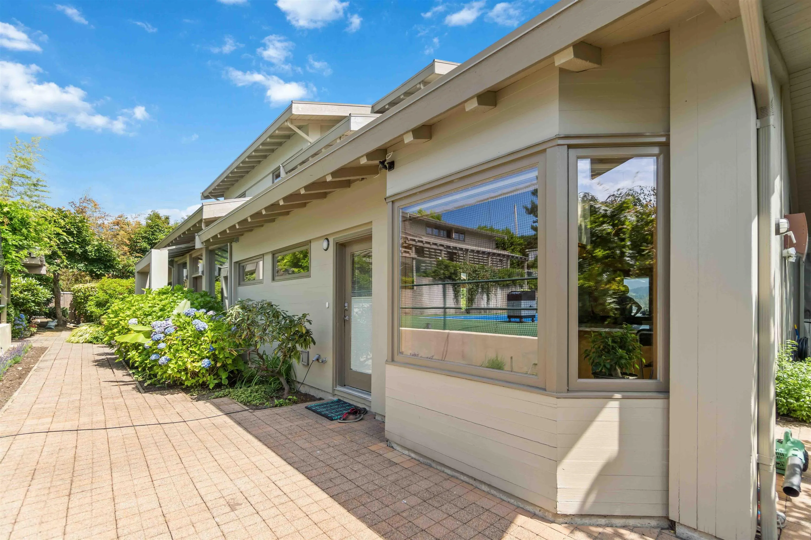 668 Beachview Drive