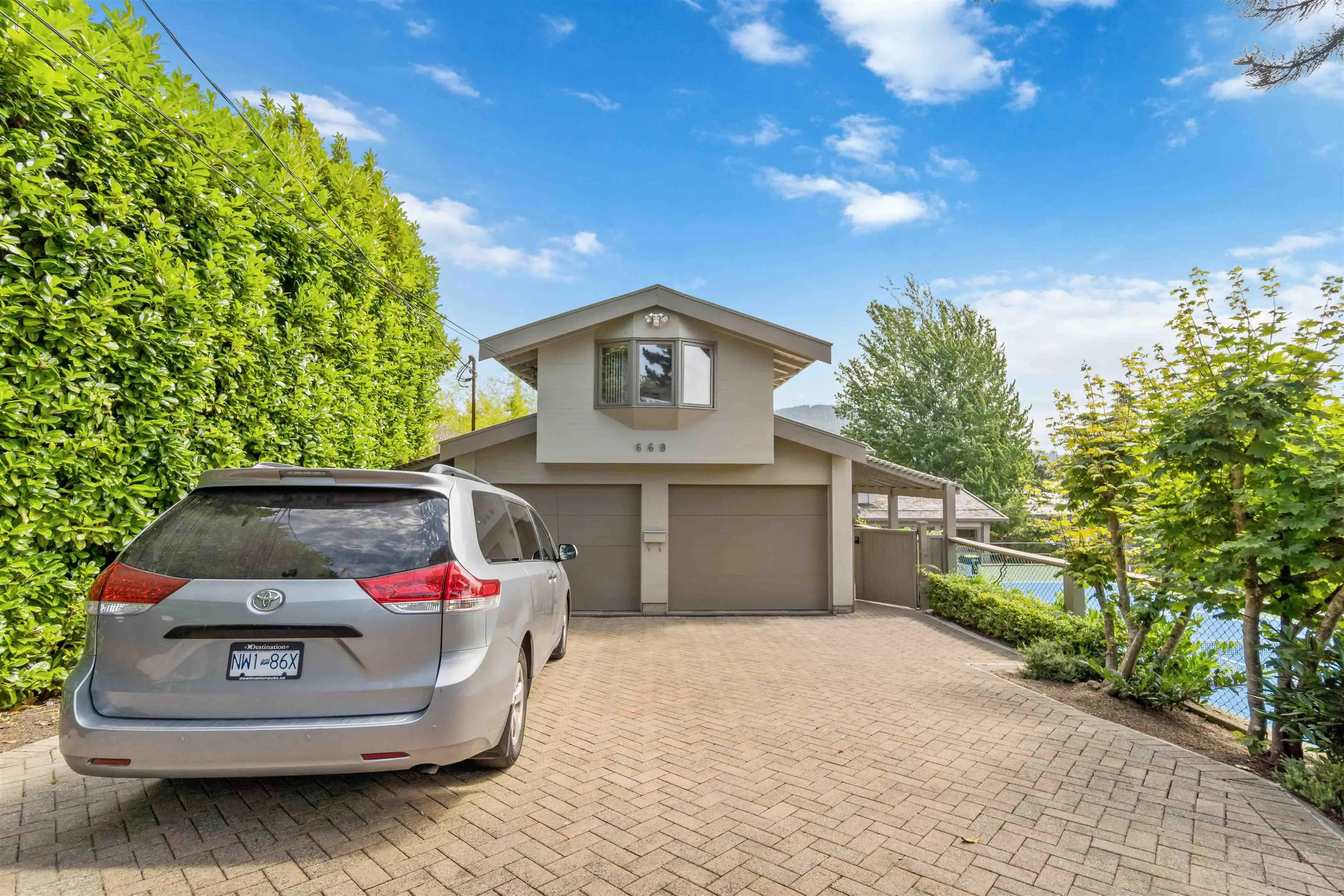 668 Beachview Drive