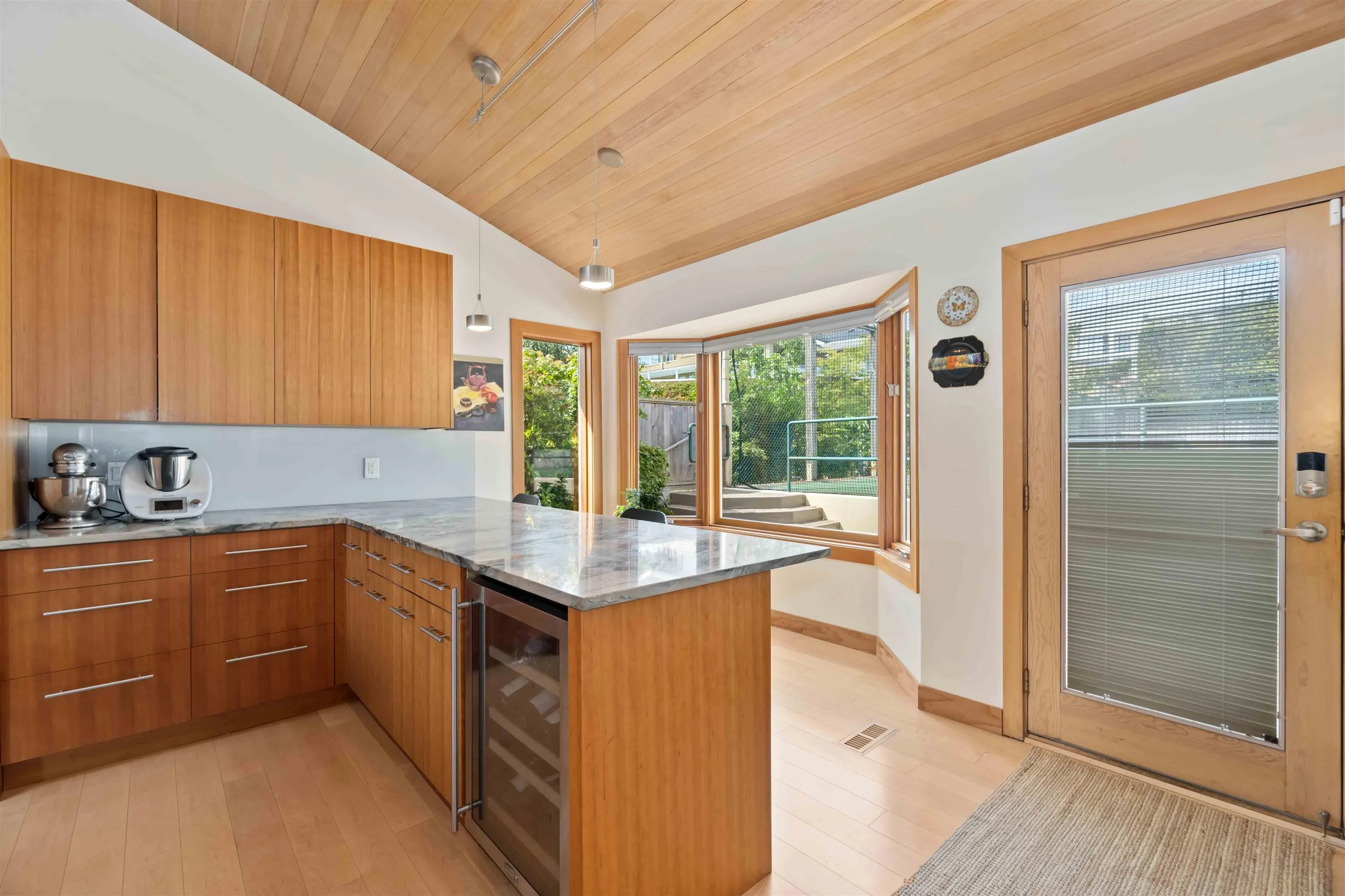 668 Beachview Drive