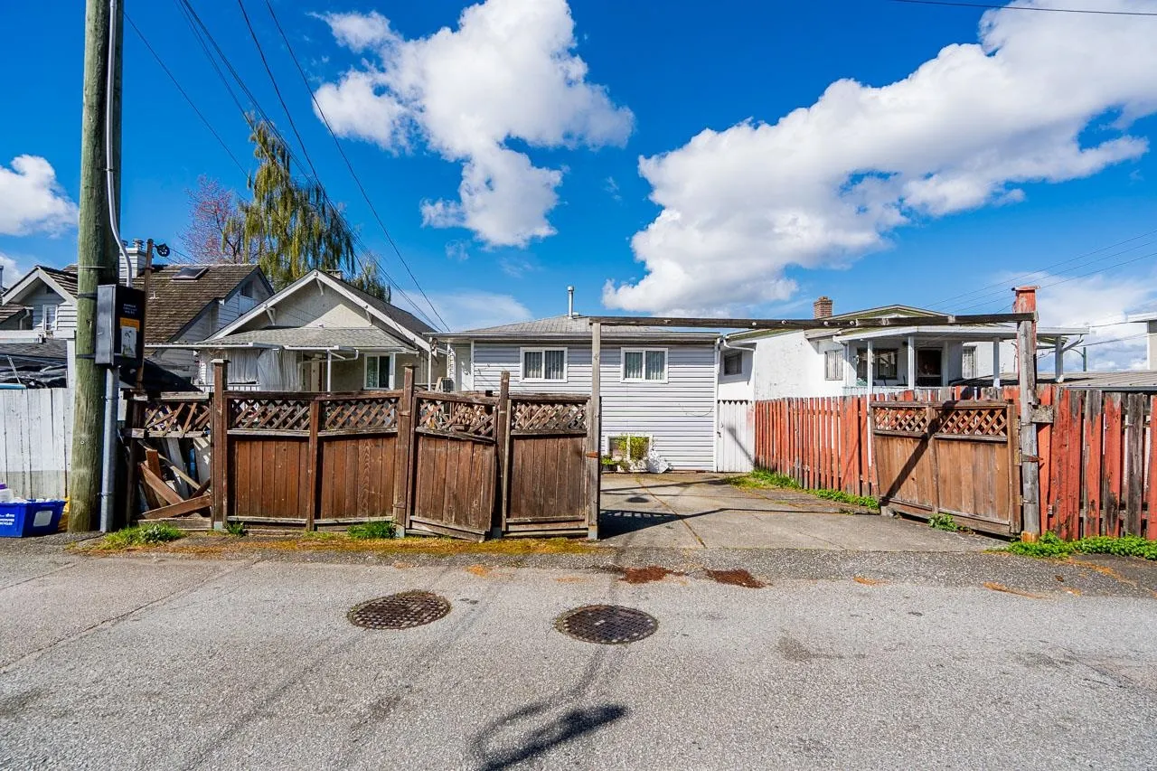 4712 Victoria Drive