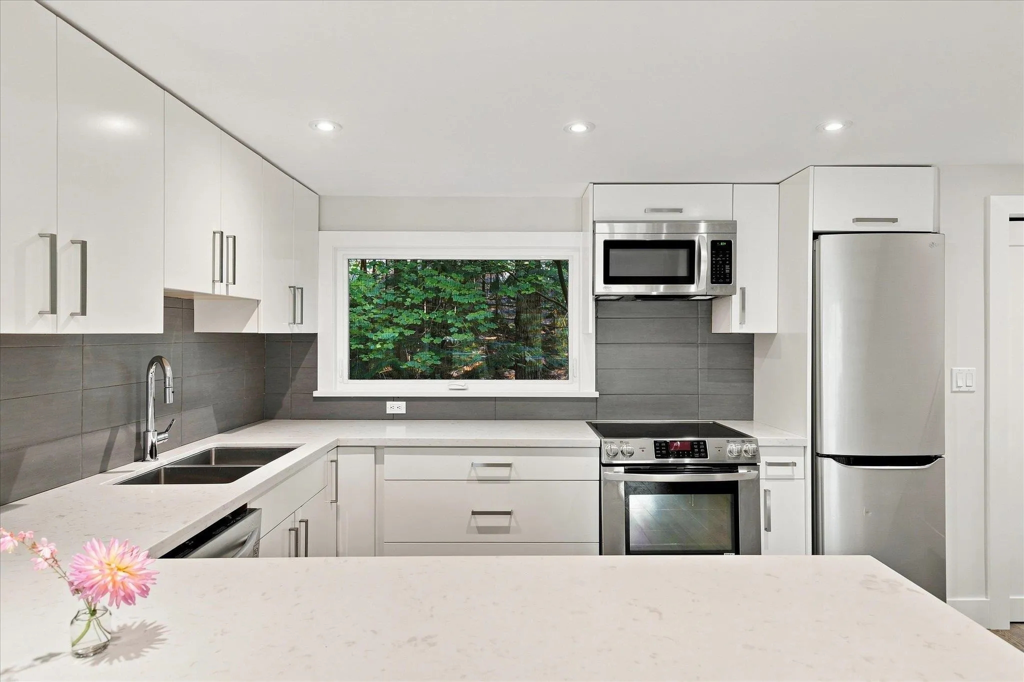 3015 Alpine Crescent