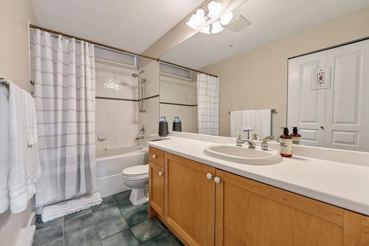 2020 E Kent Avenue #302