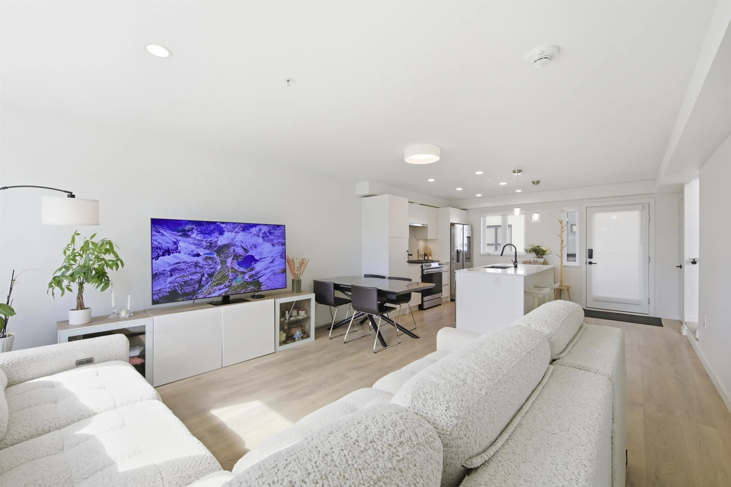 555 2nd E Street #356