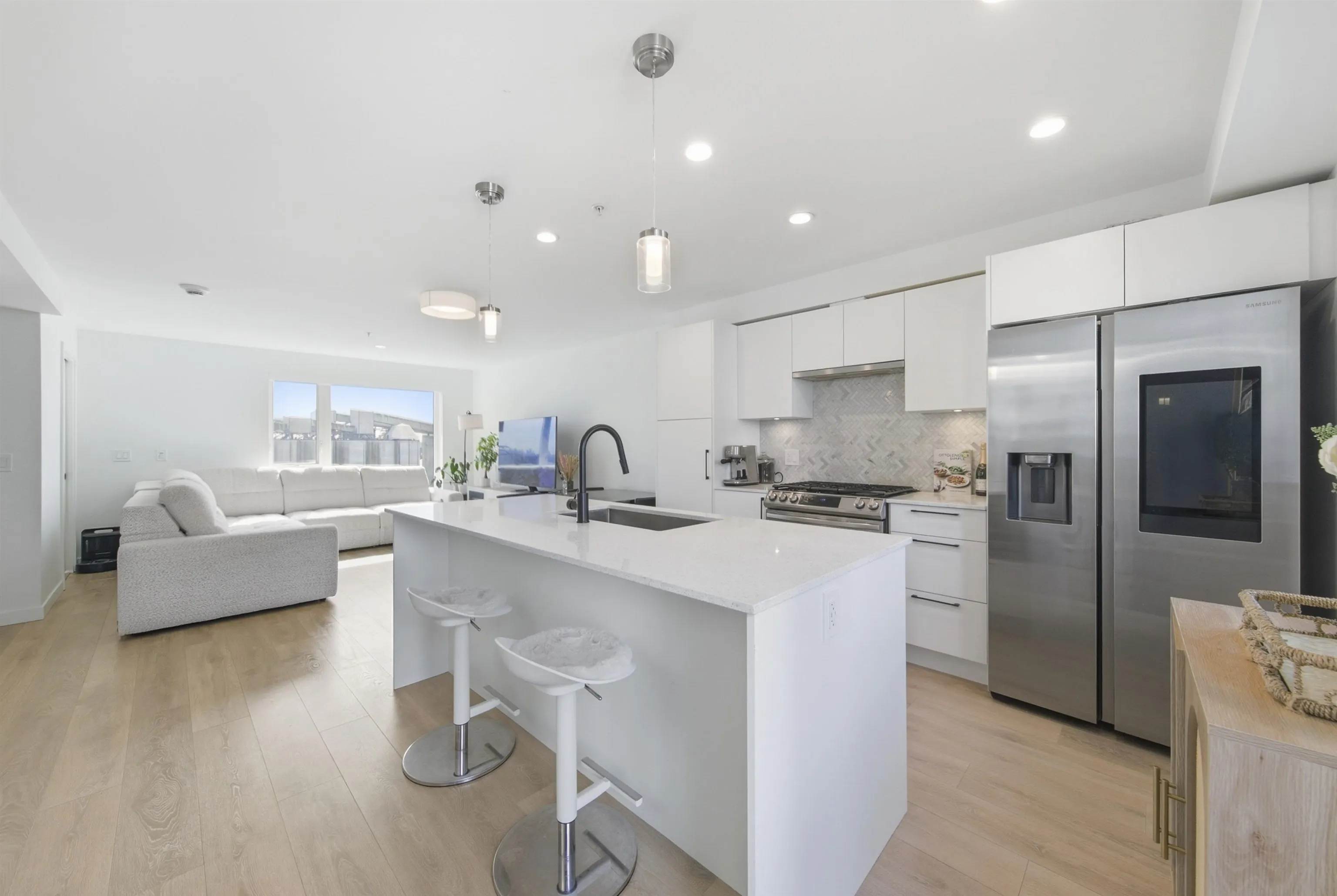 555 2nd E Street #356