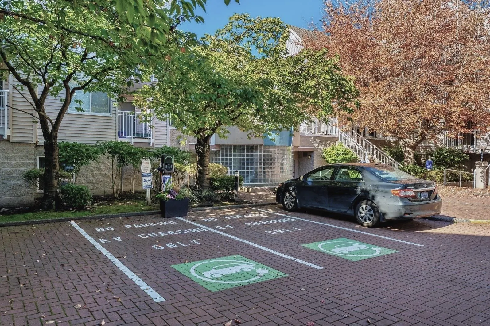 7453 Moffatt Road #321