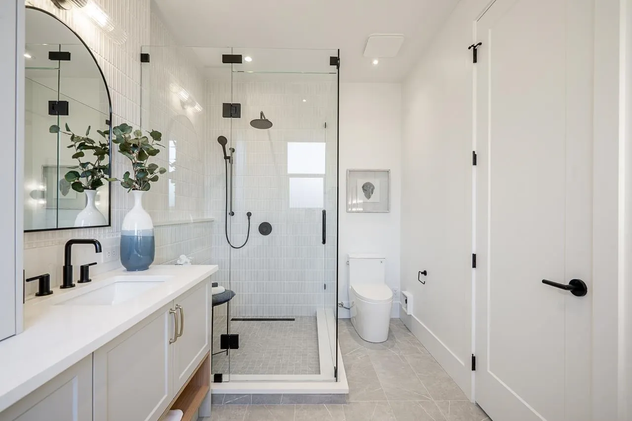 13711 16 Avenue #102