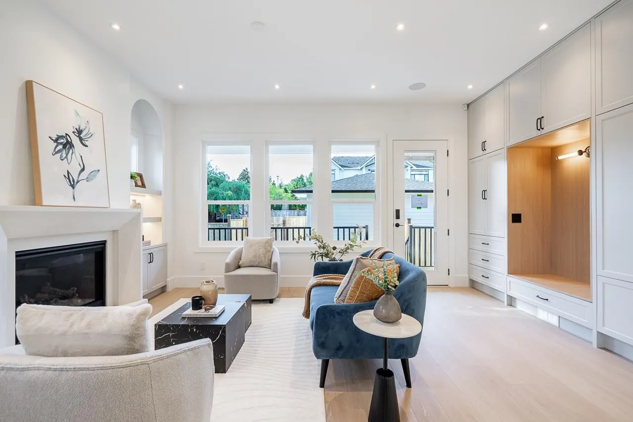 13711 16 Avenue #102