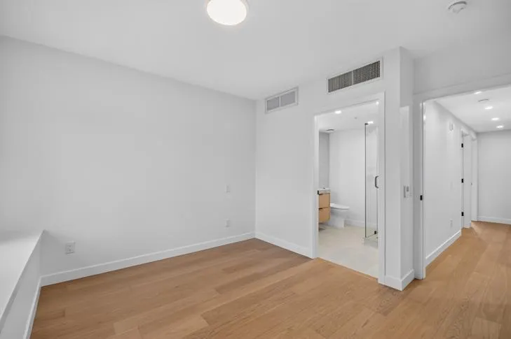 5433 Oak Street #185