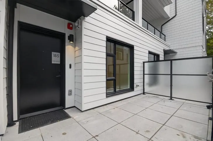 5433 Oak Street #185