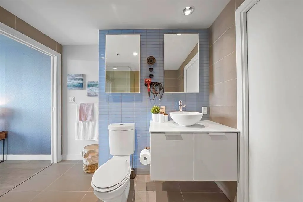 108 W Cordova Street #2201