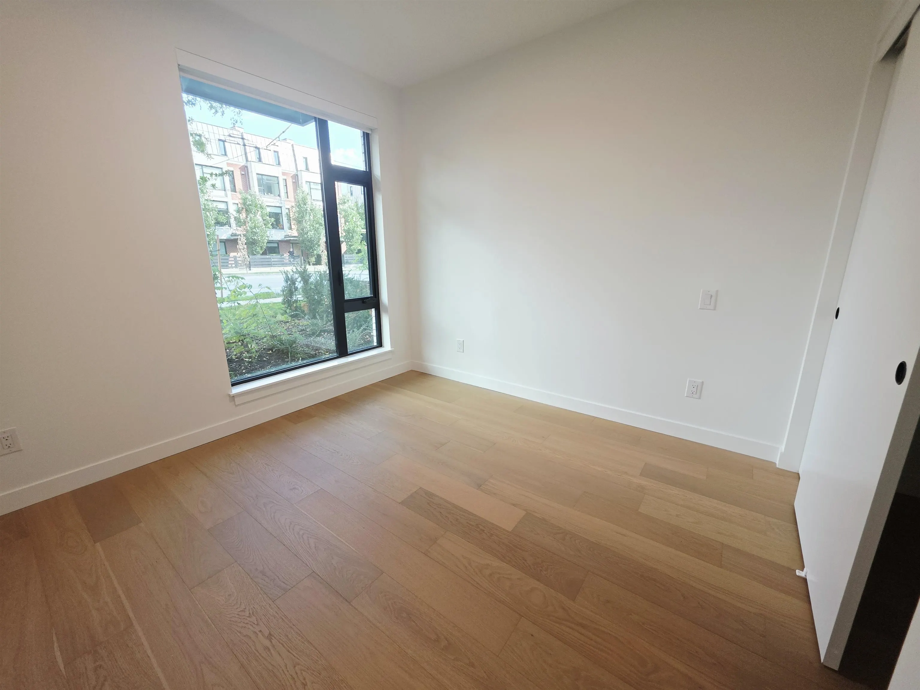 5433 Oak Street #189