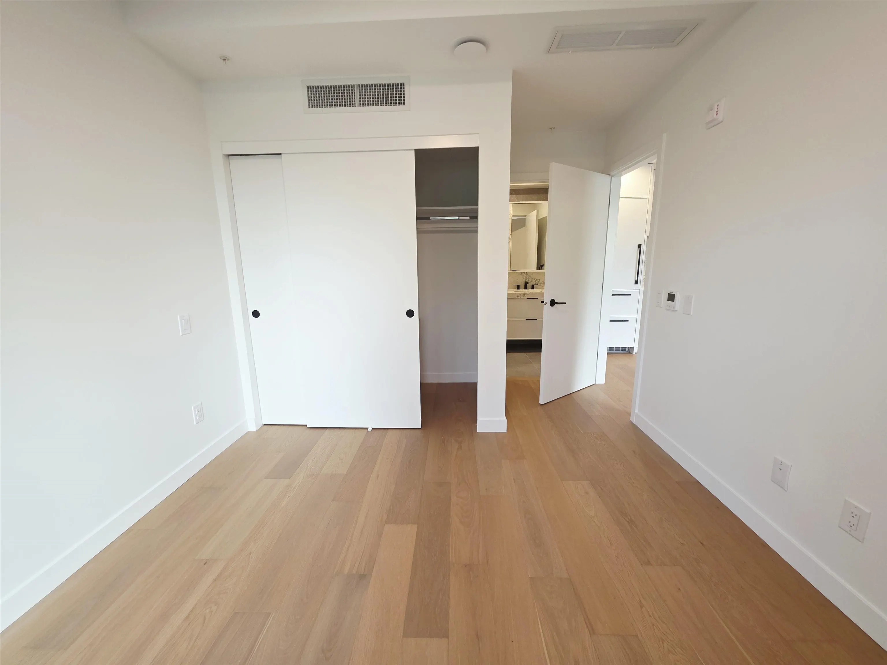 5433 Oak Street #189