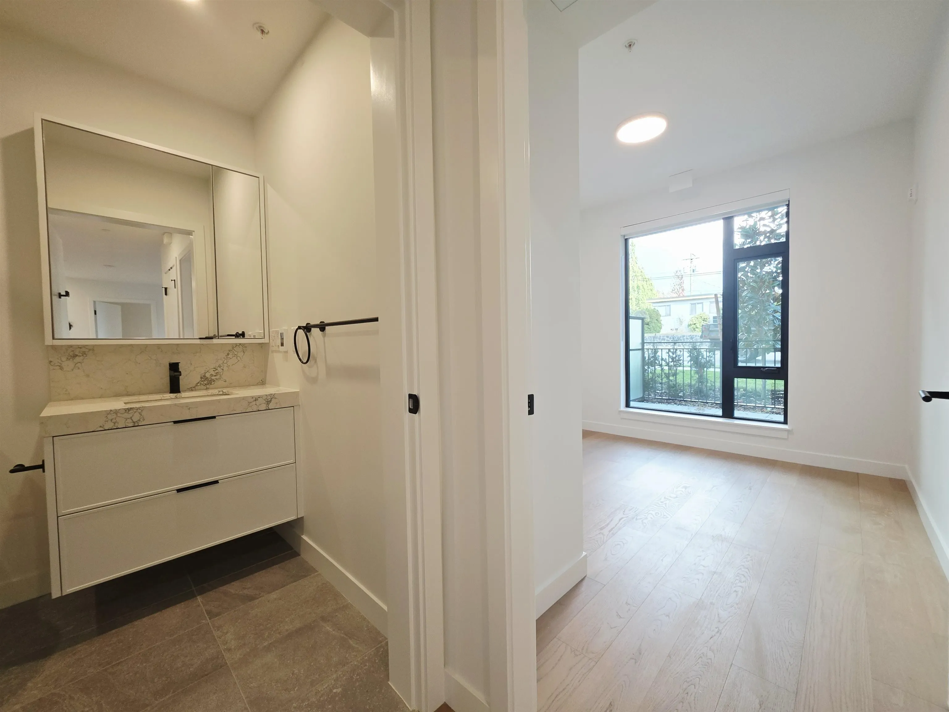 5433 Oak Street #189
