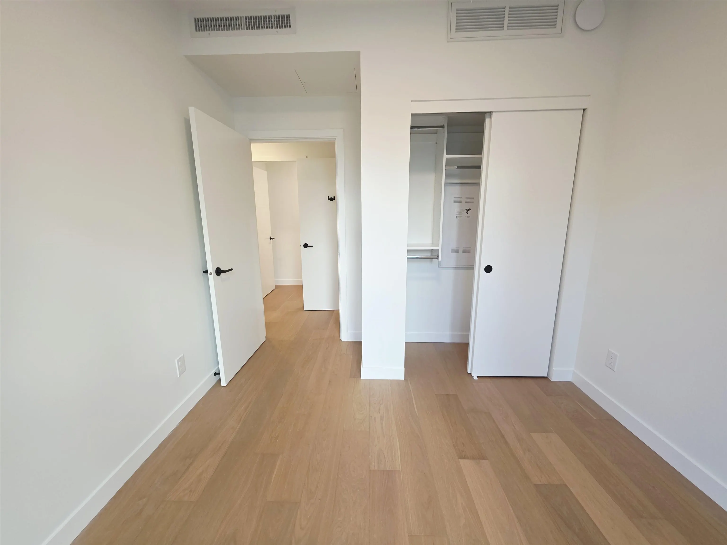 5433 Oak Street #189