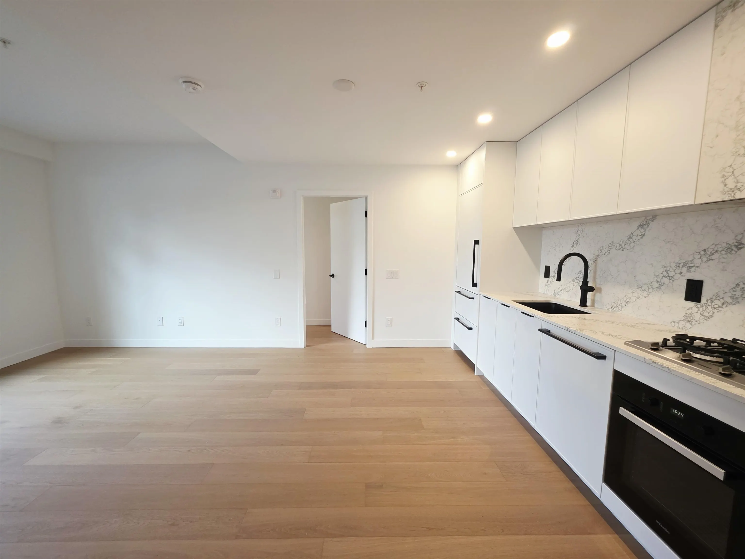 5433 Oak Street #189