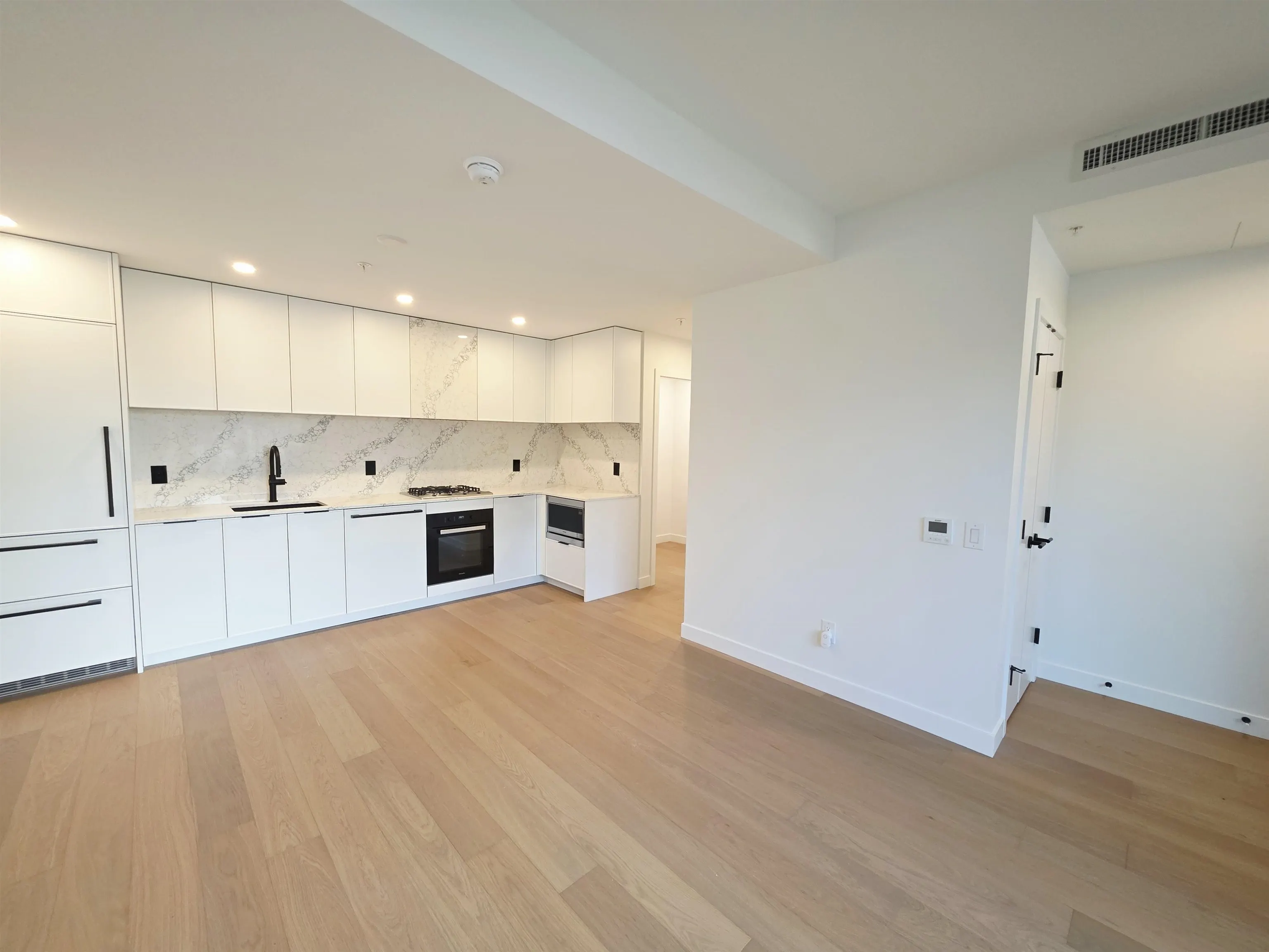 5433 Oak Street #189