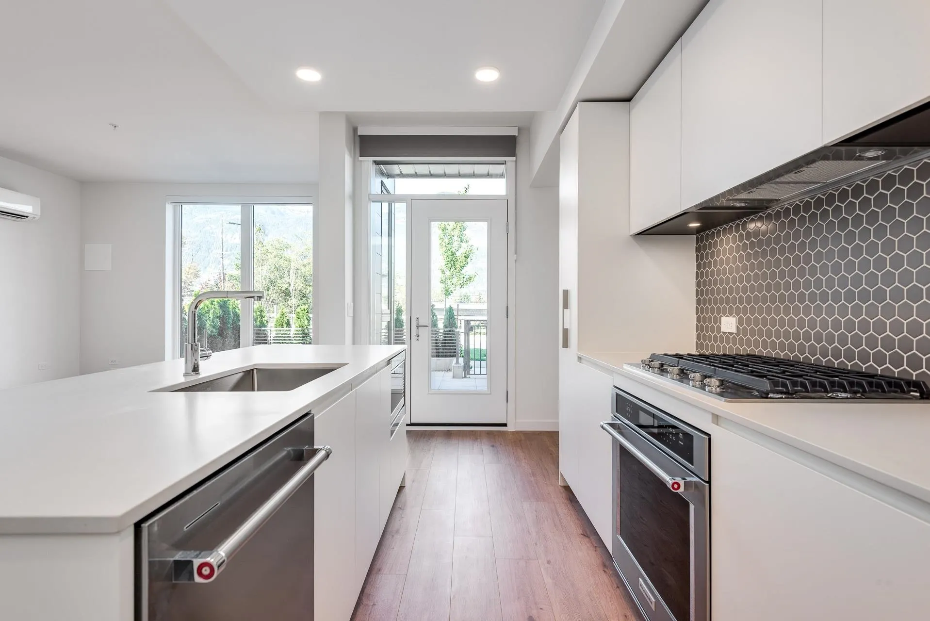 1502 Scott Crescent #101