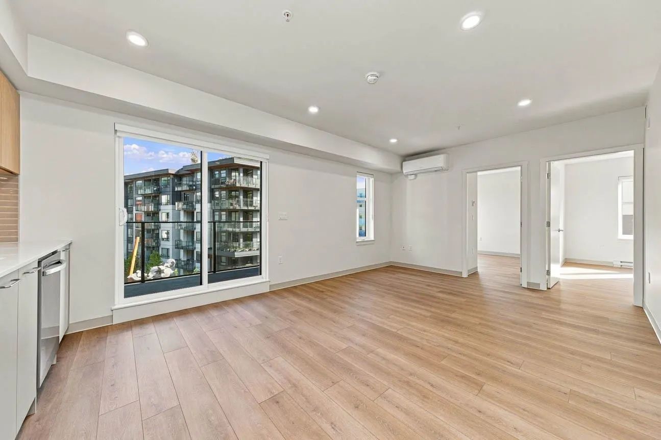 1529 Oxford #405