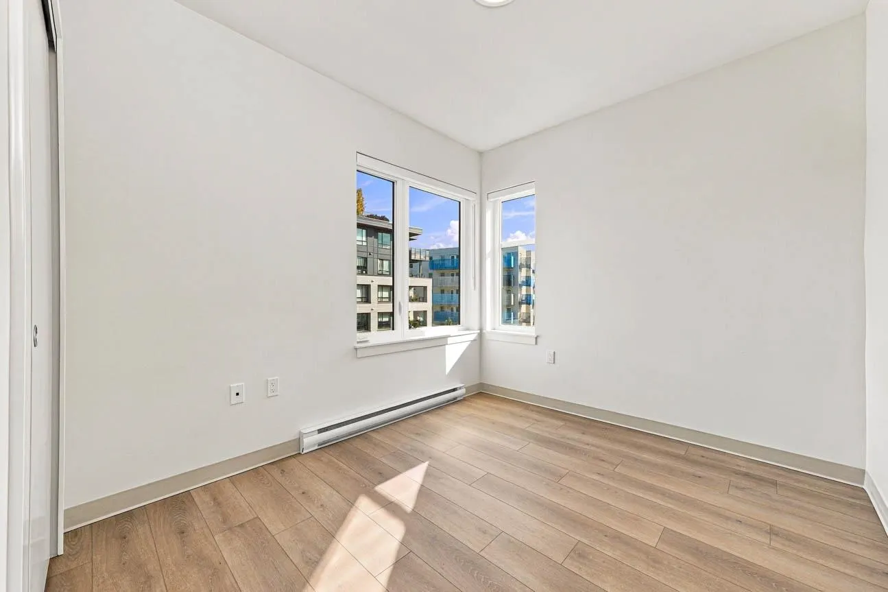 1529 Oxford #405