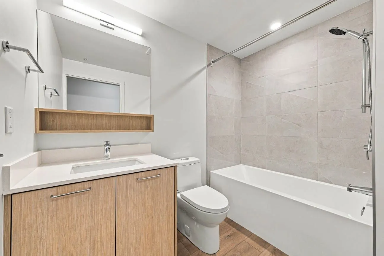 1529 Oxford #405
