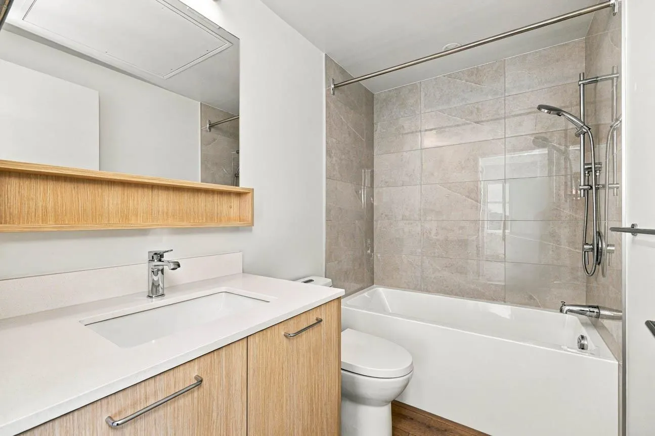 1529 Oxford #405