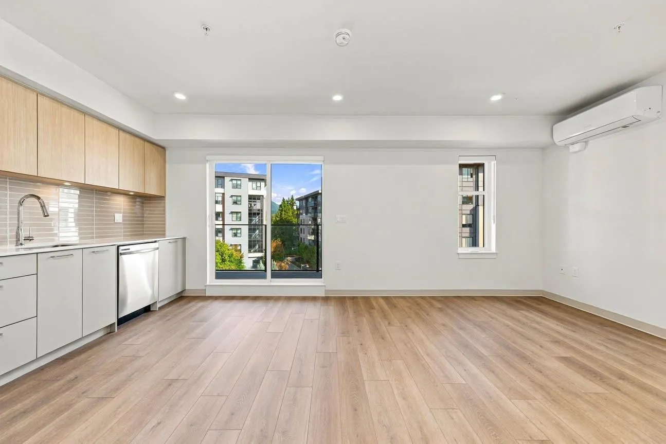 1529 Oxford #405