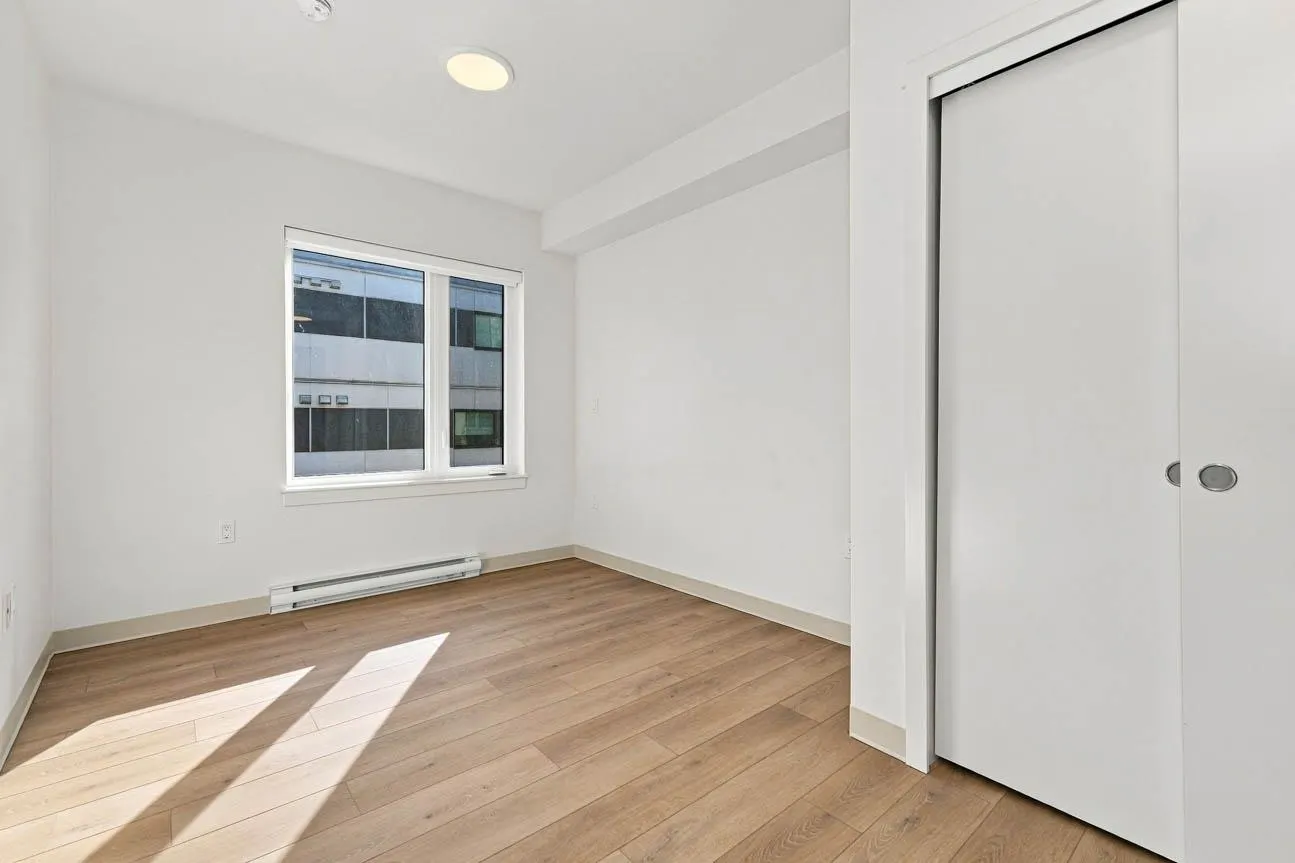 1529 Oxford #405