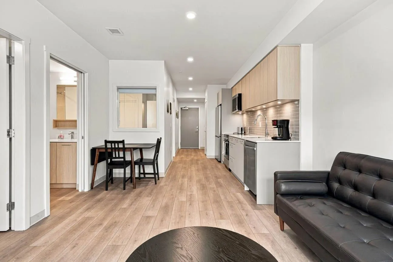 1529 Oxford #224