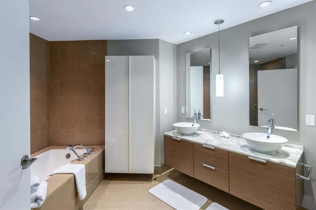 1111 Alberni Street #430X