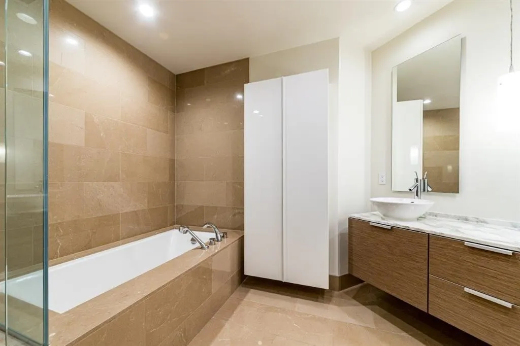 1111 Alberni Street #430X