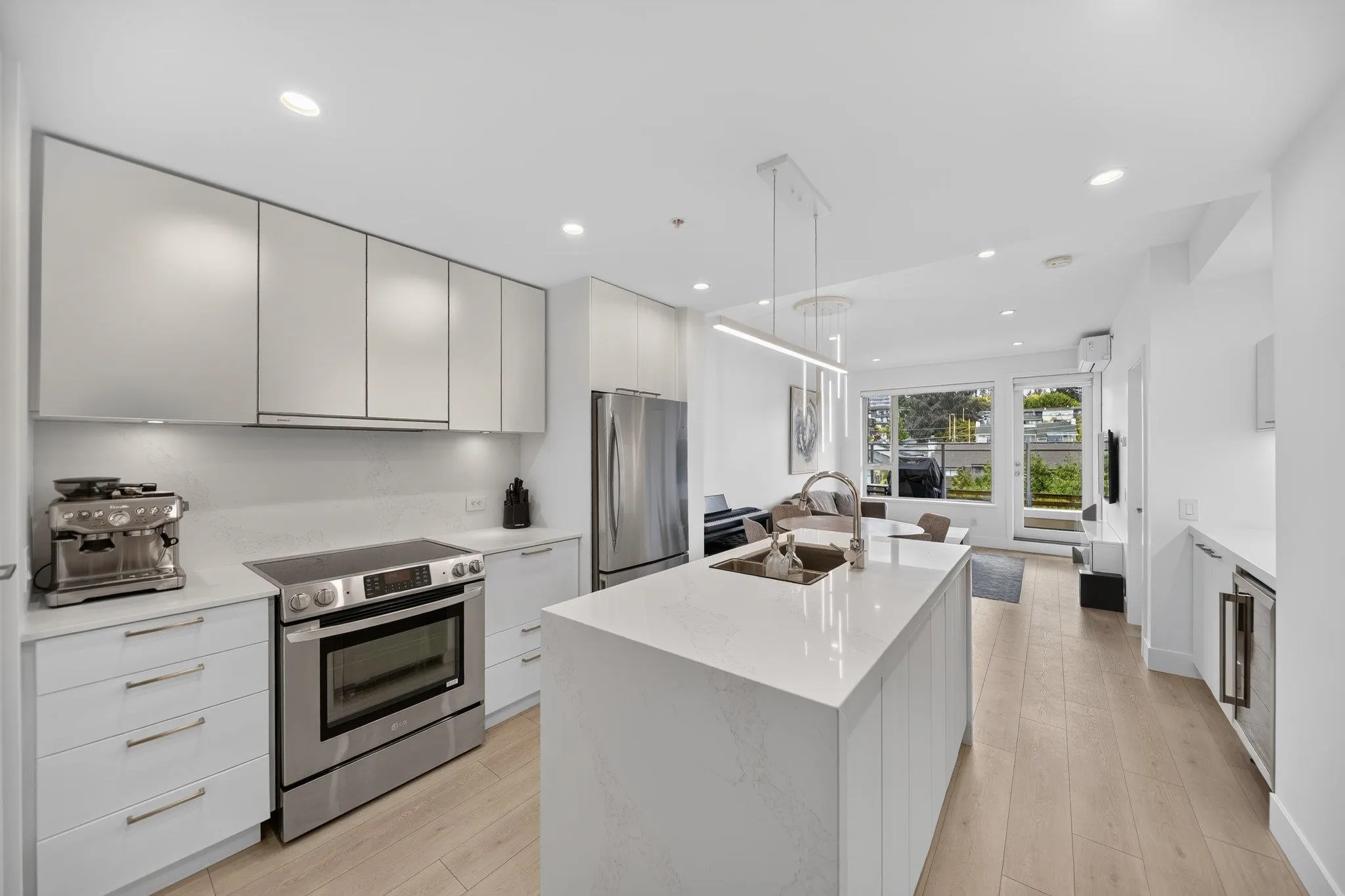 221 E 3rd #506