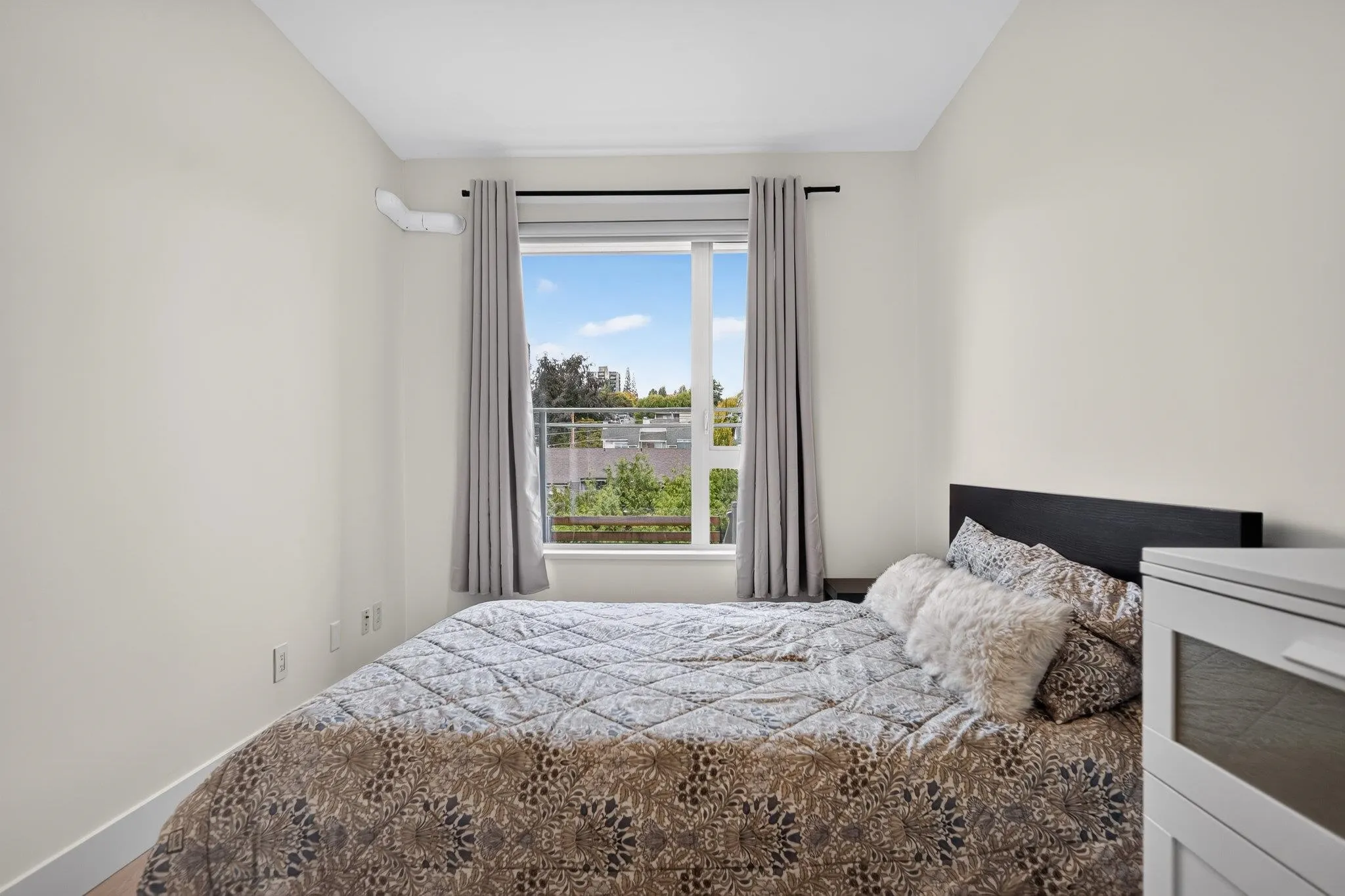 221 E 3rd #506