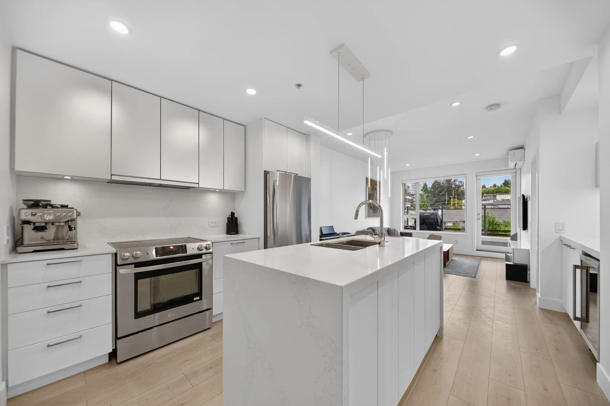 221 E 3rd #506