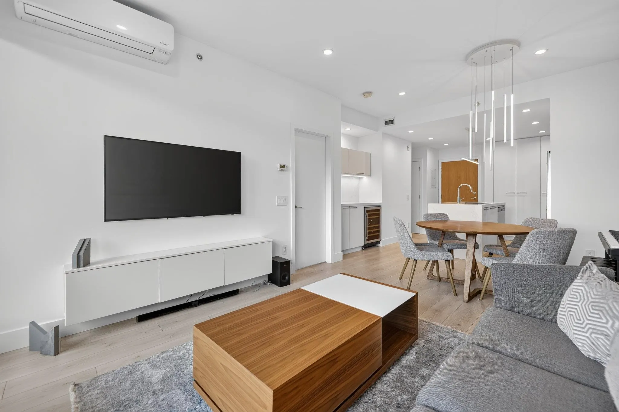 221 E 3rd #506