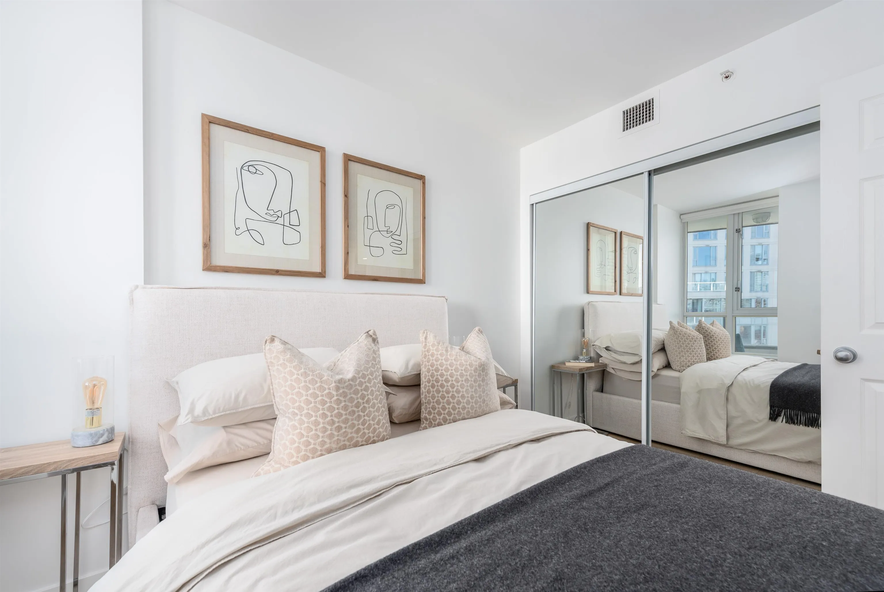 63 Keefer Place #2208