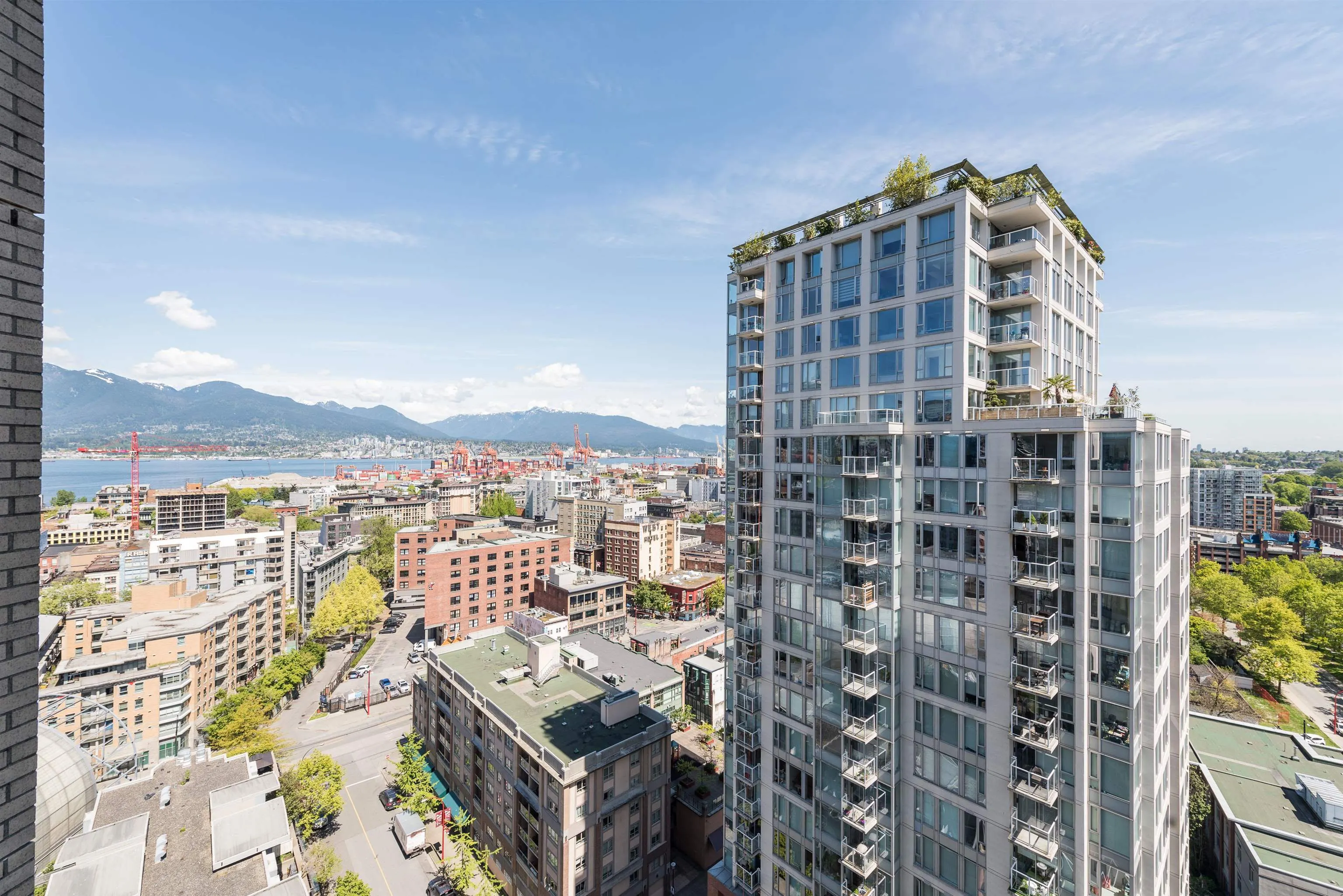 63 Keefer Place #2208