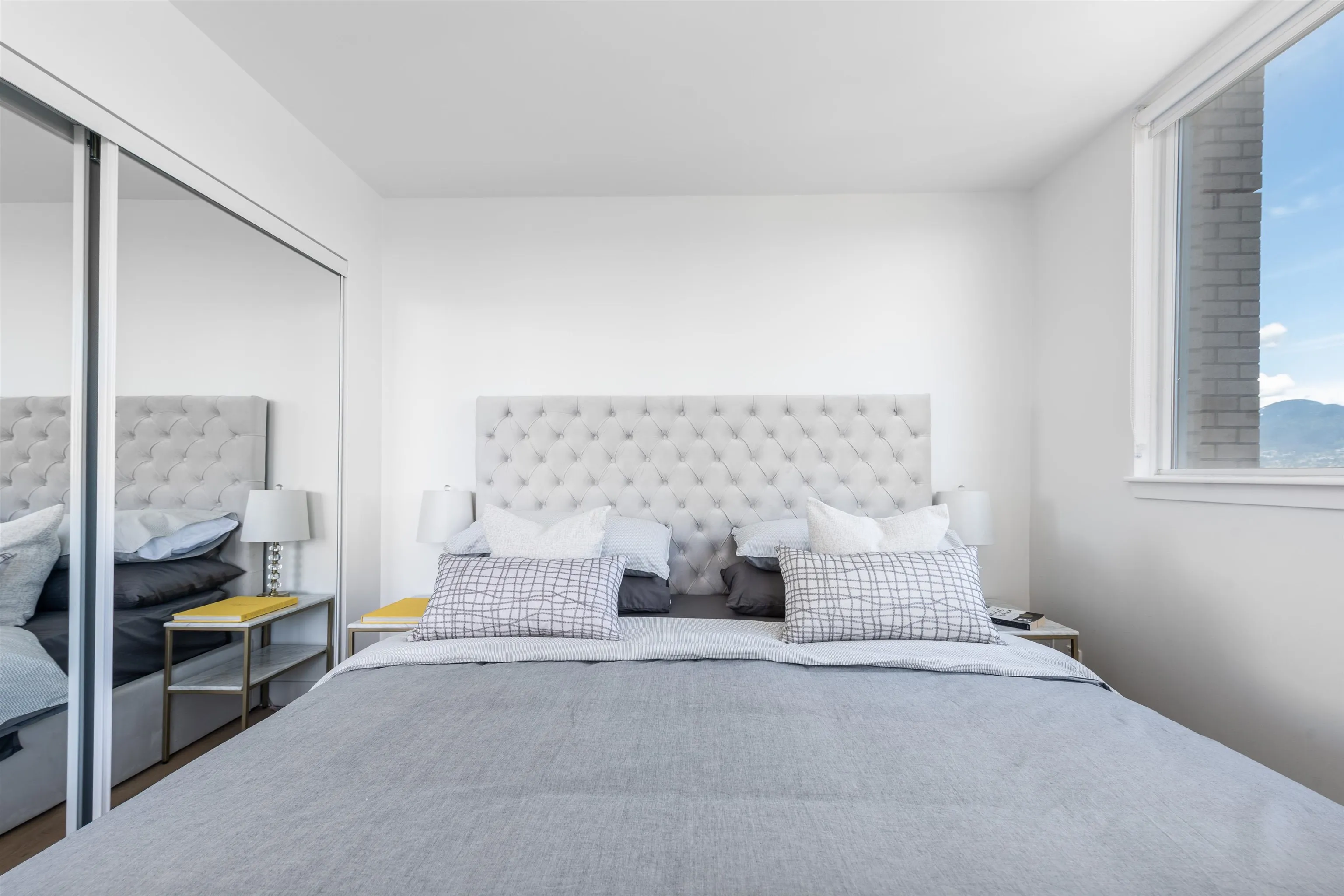 63 Keefer Place #2208