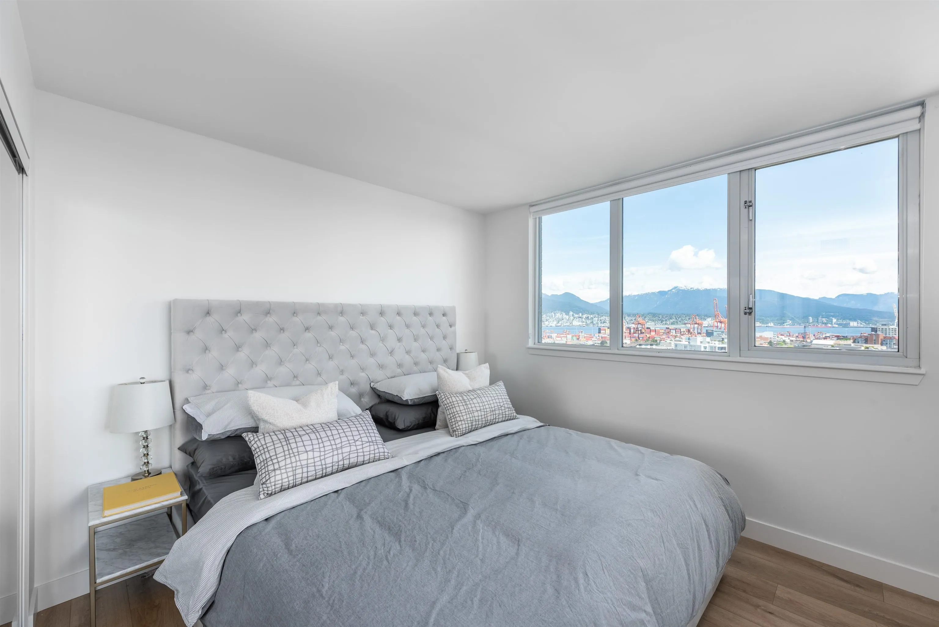 63 Keefer Place #2208