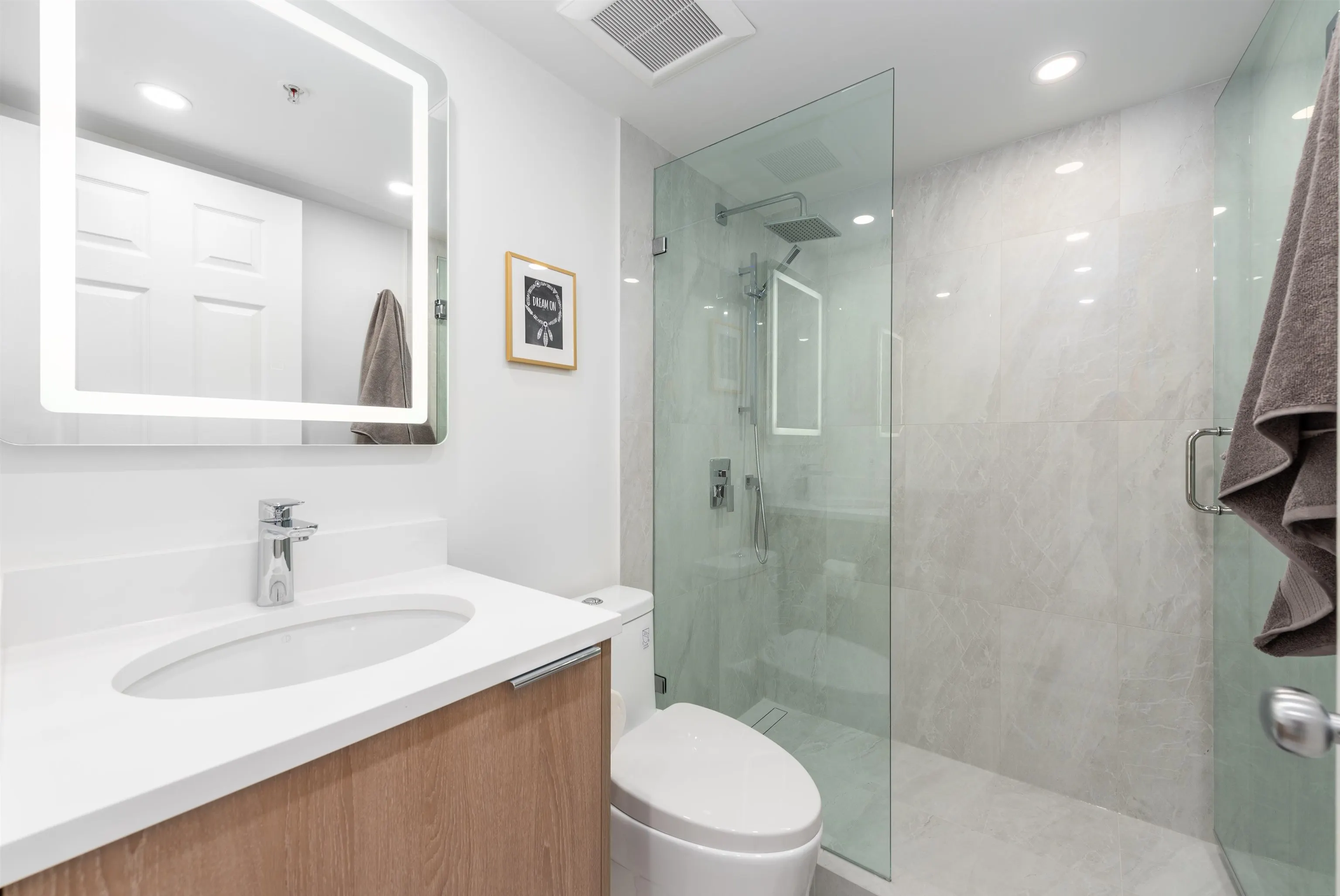 63 Keefer Place #2208